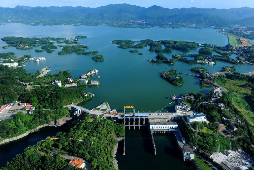 湖北，嘉宾云集，观众热情洋溢